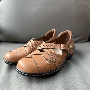 Woman’s Tan Loafers